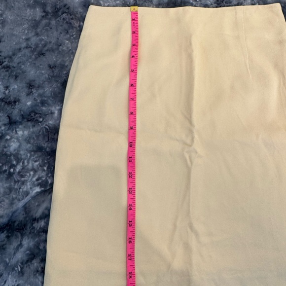 Elegant Cream Skirt - Picture 5 of 6